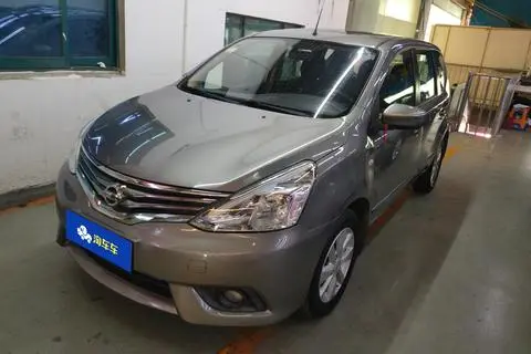 Nissan Livina 2015