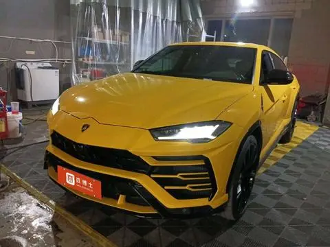 Lamborghini Urus 2021