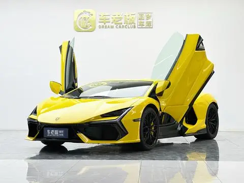 Lamborghini Revuelto 2023
