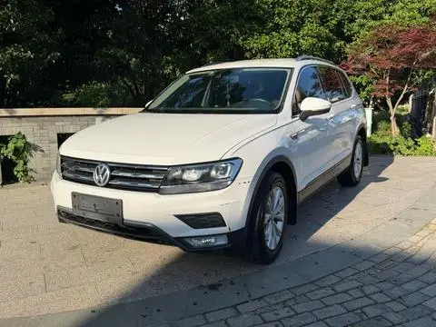 Volkswagen Tiguan L 2017 — фото 1