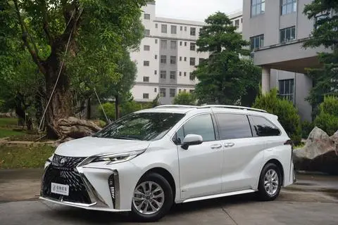 Toyota Granvia 2024