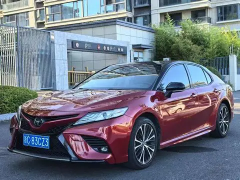 Toyota Camry 2018 — фото 1
