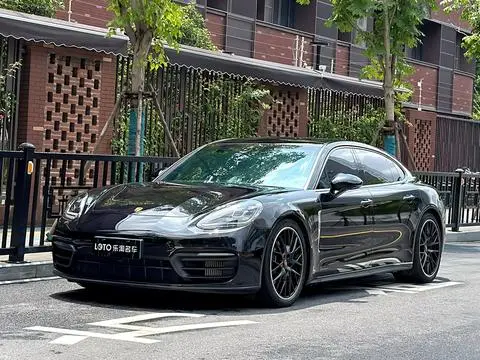 Porsche Panamera 2023