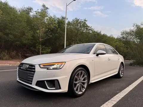 Audi A4L 2019 — фото 1