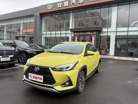 Toyota YARIS L 2022 — фото 1