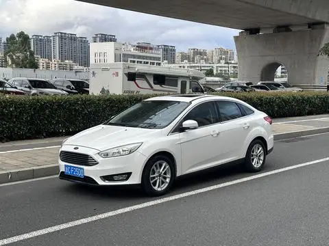 Ford Focus 2015 — фото 1