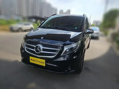 Mercedes-Benz 威霆 2018