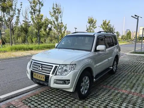 Mitsubishi 帕杰罗 2019