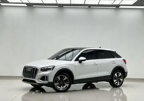 Audi Q2L 2022 — фото 1