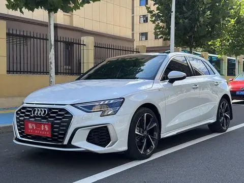 Audi A3 2022 — фото 1