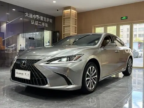 Lexus ES 2022 — фото 1