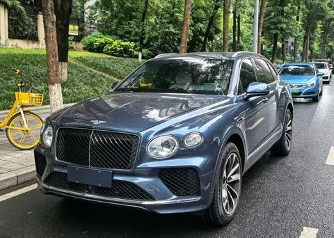 Bentley 添越 2024 — фото 1