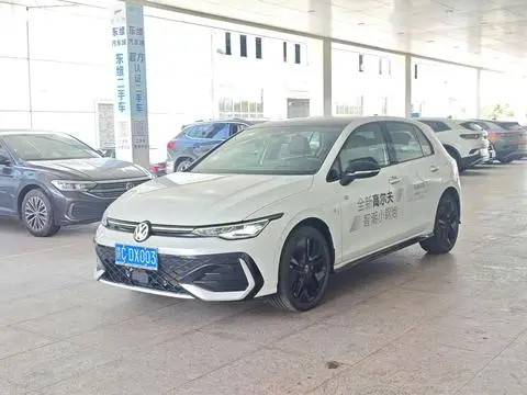 Volkswagen Golf 2025