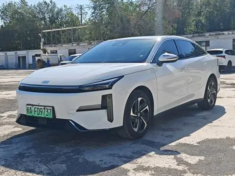 Geely L6 2024