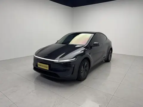 Tesla Model Y 2025