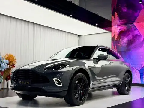 Aston Martin DBX 2022