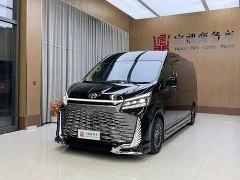 Toyota Hiace 2024 — фото 1