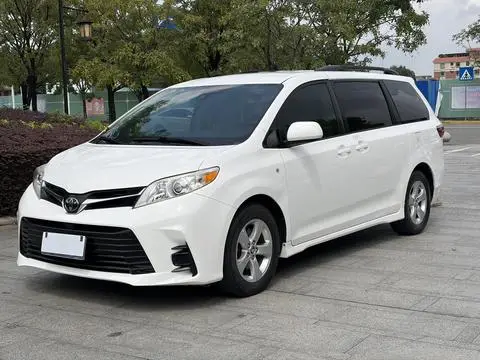 Toyota SIENNA 2018 — фото 1