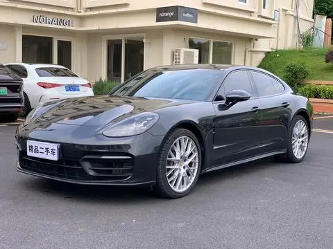 Porsche Panamera 2023