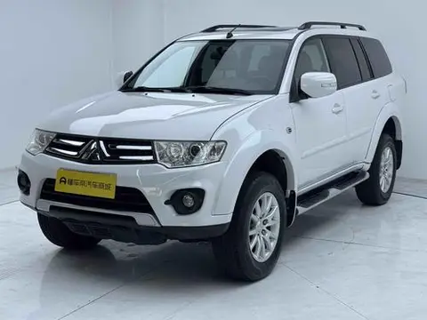 Mitsubishi 帕杰罗·劲畅 2013
