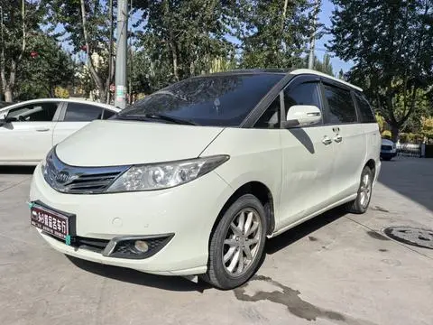 BYD M6 2015