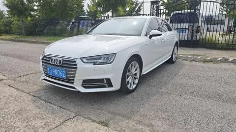 Audi A4L 2018 — фото 1