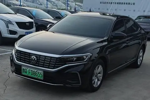 Volkswagen PassatPHEV 2025