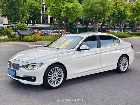 BMW 3 Series 2018 — фото 1