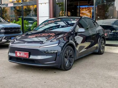 Tesla Model Y 2025