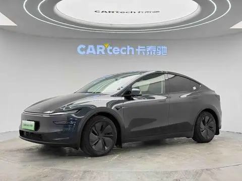 Tesla Model Y 2025
