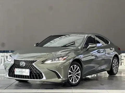 Lexus ES 2022