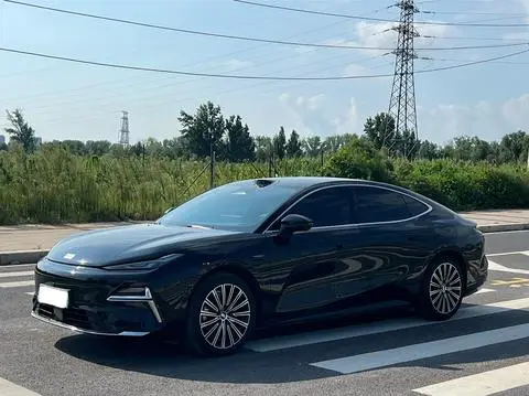 Geely 星耀8 PHEV 2025 — фото 1