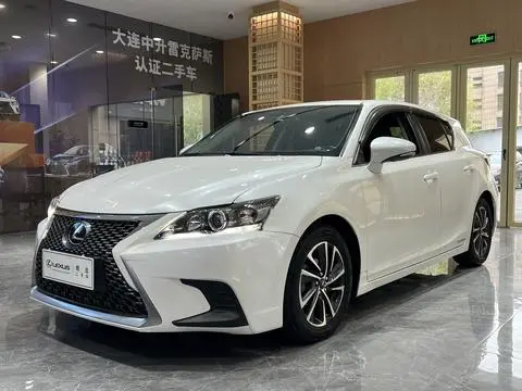Lexus CT 2017 — фото 1