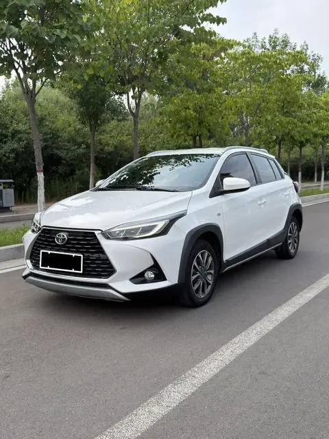 Toyota YARIS L 2022 — фото 1