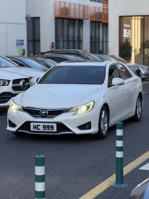 Toyota Reiz 2013