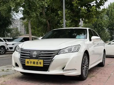 Toyota Crown 2015