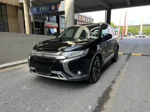 Mitsubishi 欧蓝德 2019 — фото 1