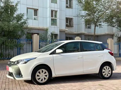 Toyota YARIS L 2017 — фото 1