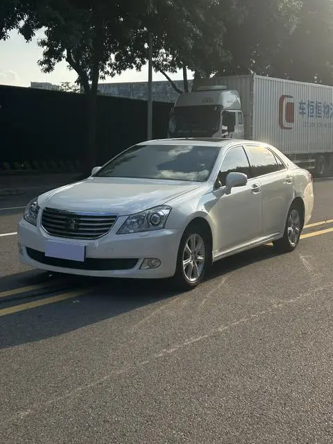 Toyota Crown 2010
