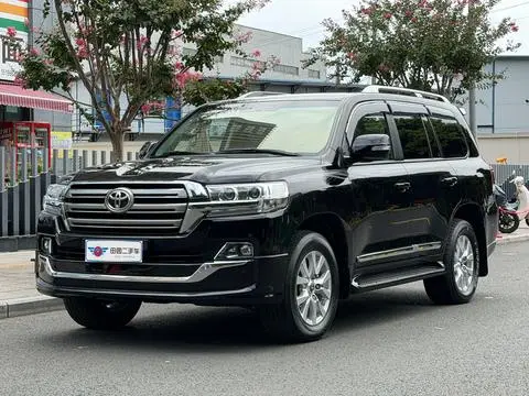 Toyota Land Cruiser 2019 — фото 1