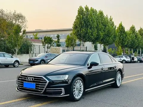 Audi A8 2018 — фото 1