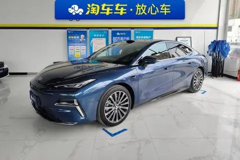 Geely 星耀8 PHEV 2025 — фото 1