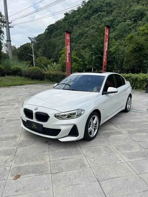 BMW 1 Series 2019 — фото 1