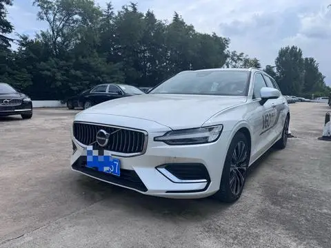 Volvo V60 2025
