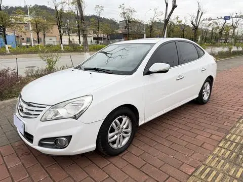 Hyundai 悦动 2015 — фото 1