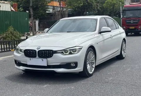 BMW 3 Series 2018 — фото 1