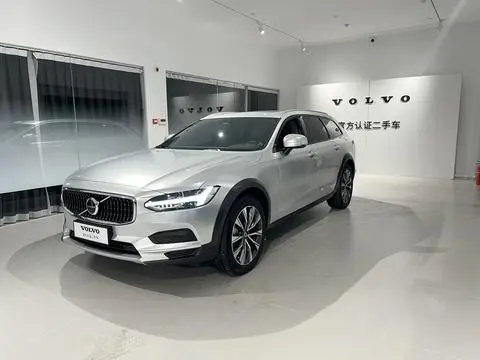Volvo V90 2025