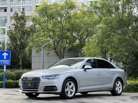 Audi A4L 2017 — фото 1