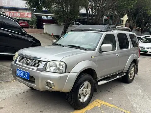 Nissan 帕拉丁 2013