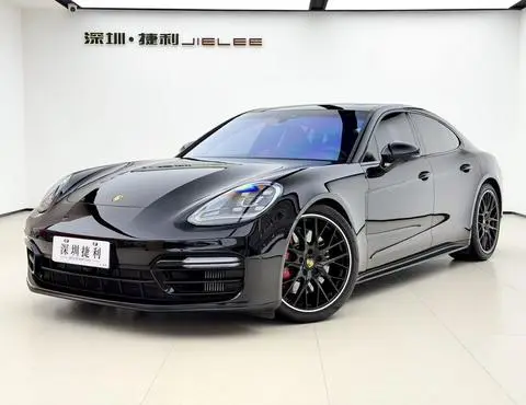 Porsche Panamera 2021